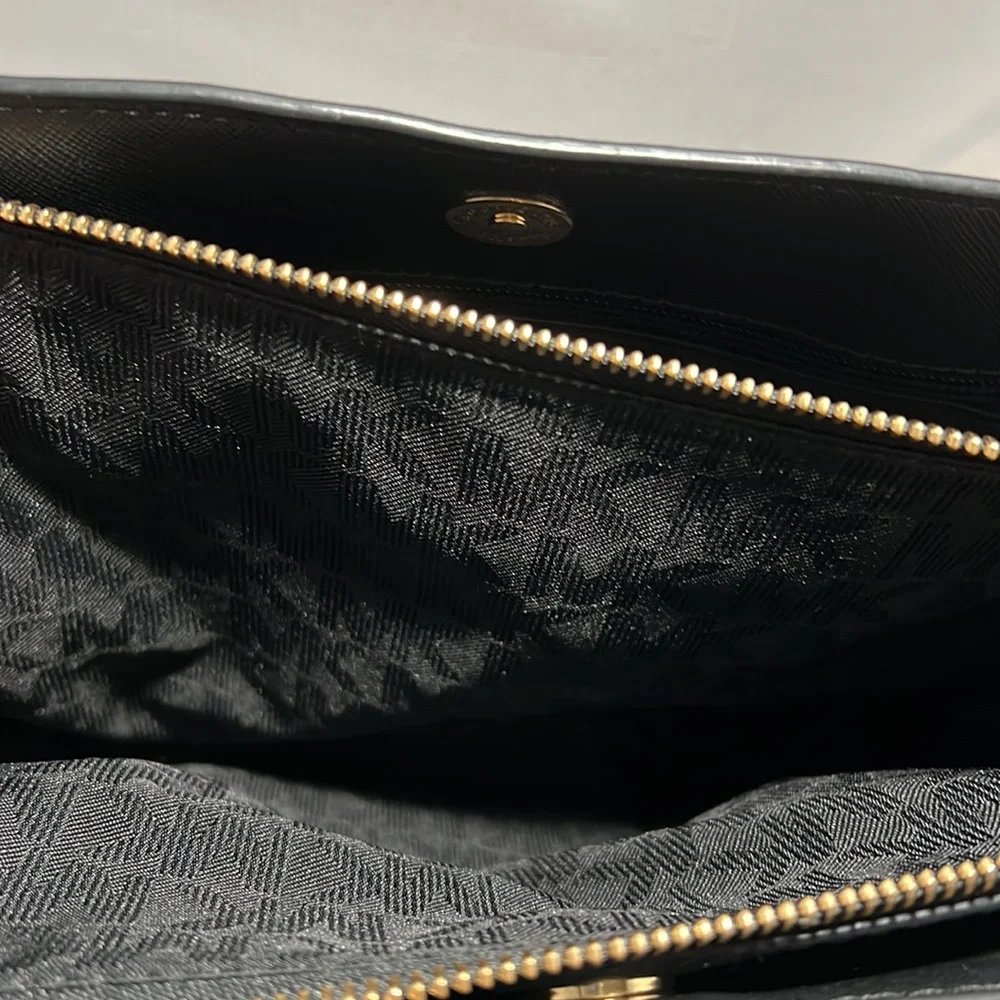 Michael Kors bag - Picture 7 of 8